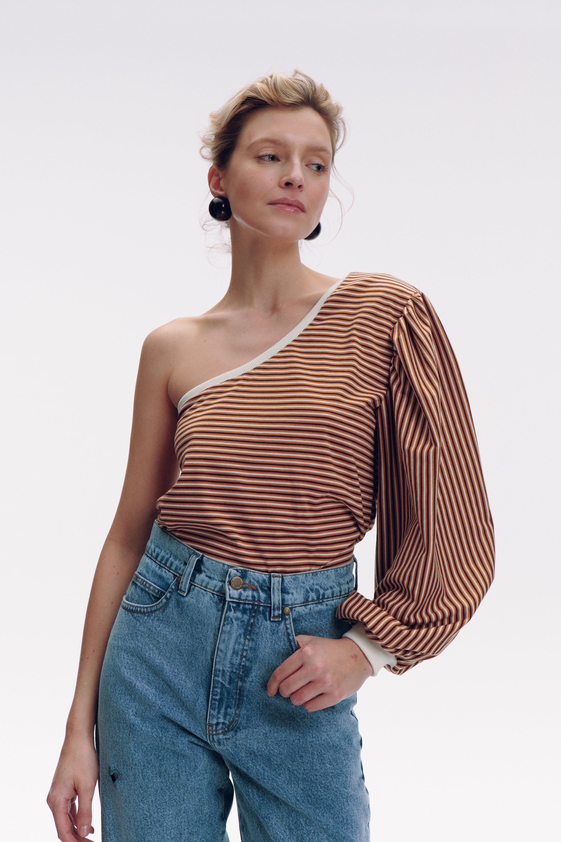 Perez One Shoulder Longsleeve - white